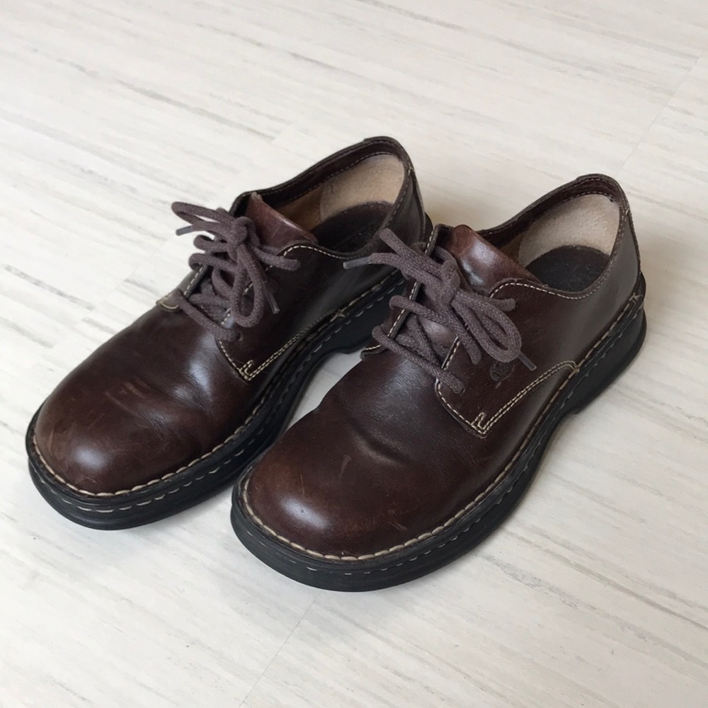 Born brown leather shoe Size 7